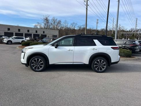 New 2026 Nissan Pathfinder Platinum w/ Lighting Package AWD/4WD image 4