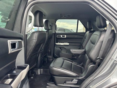 Used 2024 Ford Explorer XLT w/ Equipment Group 202A AWD/4WD image 14