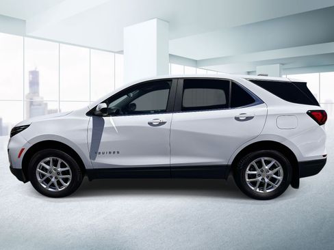 Used 2024 Chevrolet Equinox LT AWD/4WD image 2
