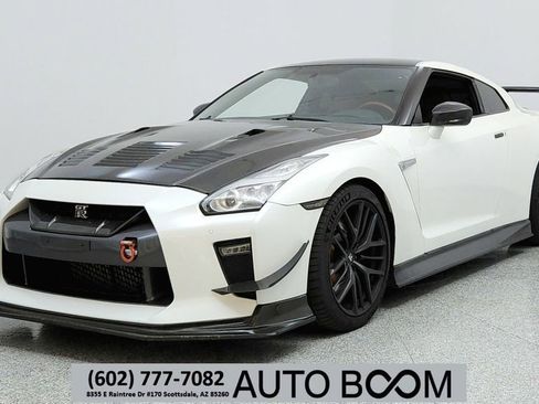 Used 2017 Nissan GT-R Premium w/ Premium Interior Package image 1