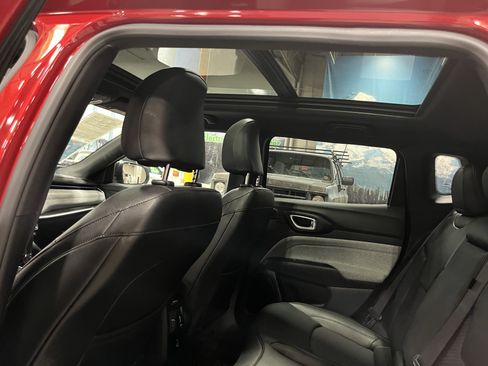 Certified 2025 Jeep Compass Latitude w/ Sun & Sound Group AWD/4WD image 15