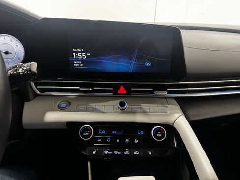 Used 2025 Hyundai Elantra Limited FWD image 12