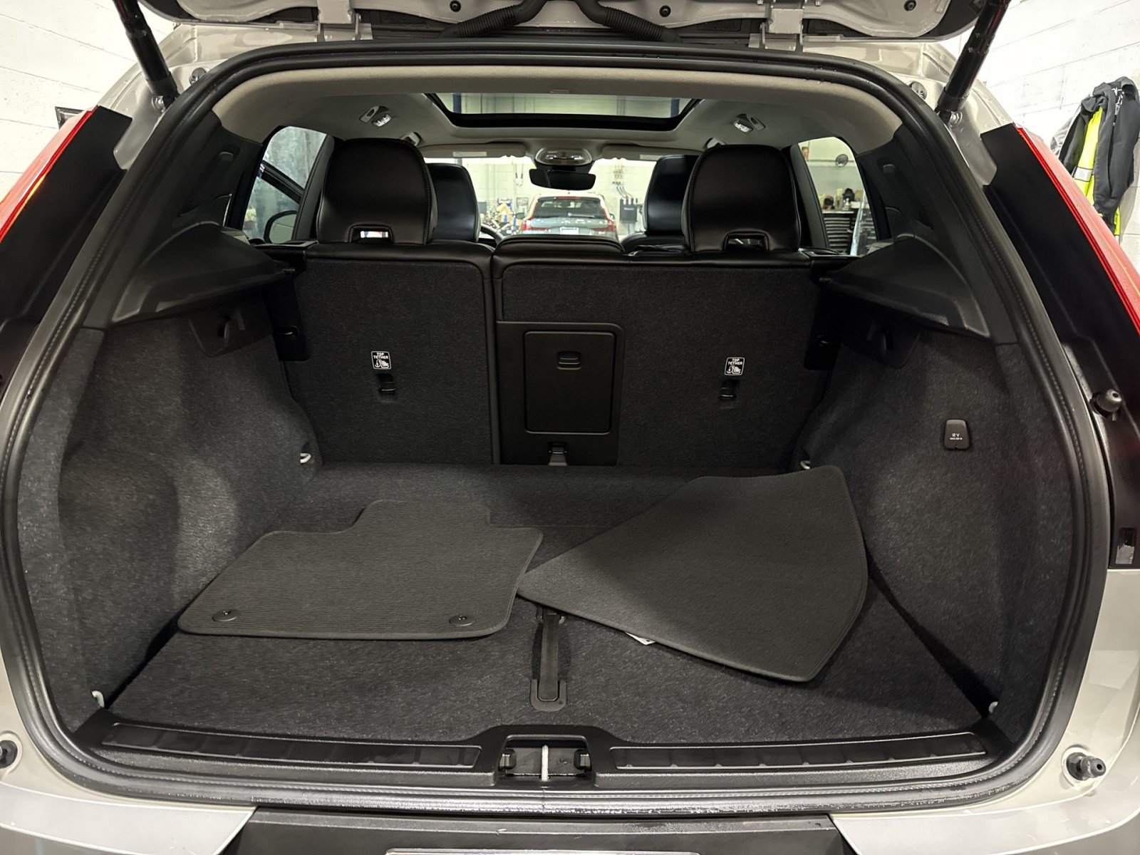 Used 2024 Volvo XC40 B5 Plus w/ Climate Package AWD/4WD image 26
