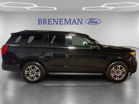 Certified 2025 Ford Expedition Active AWD/4WD image 4