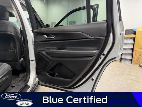 Used 2023 Jeep Grand Cherokee L Laredo AWD/4WD image 25