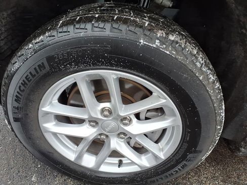 Certified 2025 Jeep Grand Cherokee L Laredo image 5