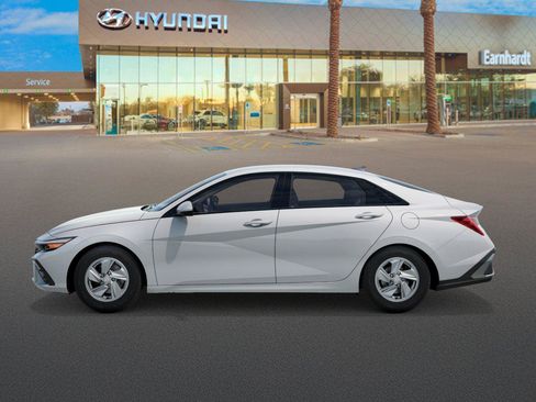 Certified 2026 Hyundai Elantra SE FWD image 3