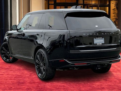 New 2025 Land Rover Range Rover SE image 4