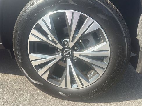 Certified 2023 Nissan Rogue SV w/ SV Premium B Package FWD image 12