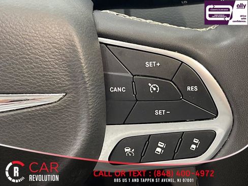 Used 2022 Chrysler Pacifica Touring-L image 25