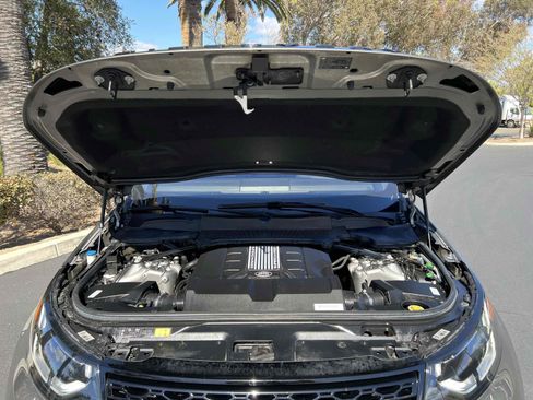 Used 2018 Land Rover Discovery HSE AWD/4WD image 24
