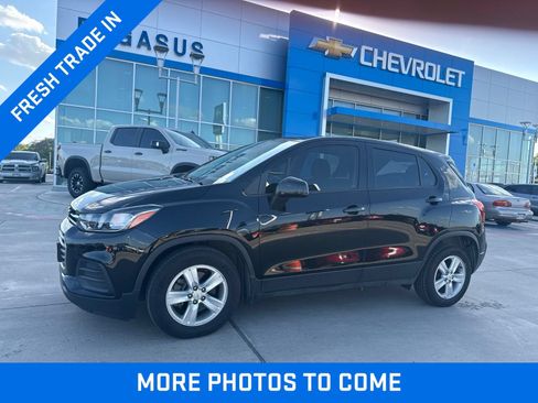 Used 2021 Chevrolet Trax LS FWD image 1