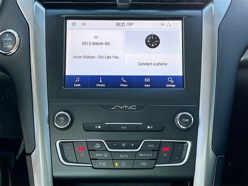 Used 2020 Ford Fusion SE image 16