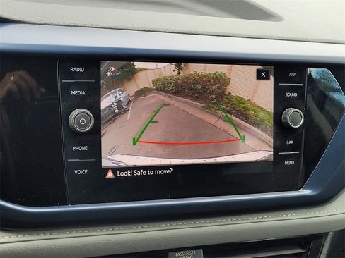 Used 2024 Volkswagen Taos SE image 16