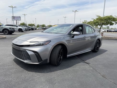 Certified 2025 Toyota Camry SE FWD image 3