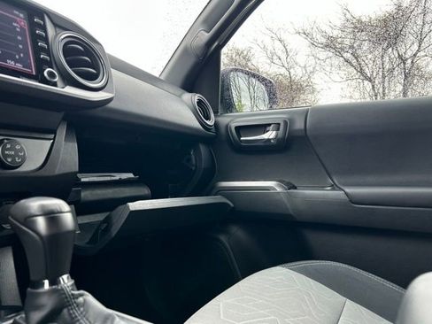 Used 2020 Toyota Tacoma TRD Sport w/ Technology Package AWD/4WD image 25