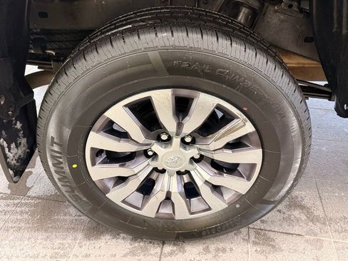 Used 2021 Toyota Tacoma Limited image 44