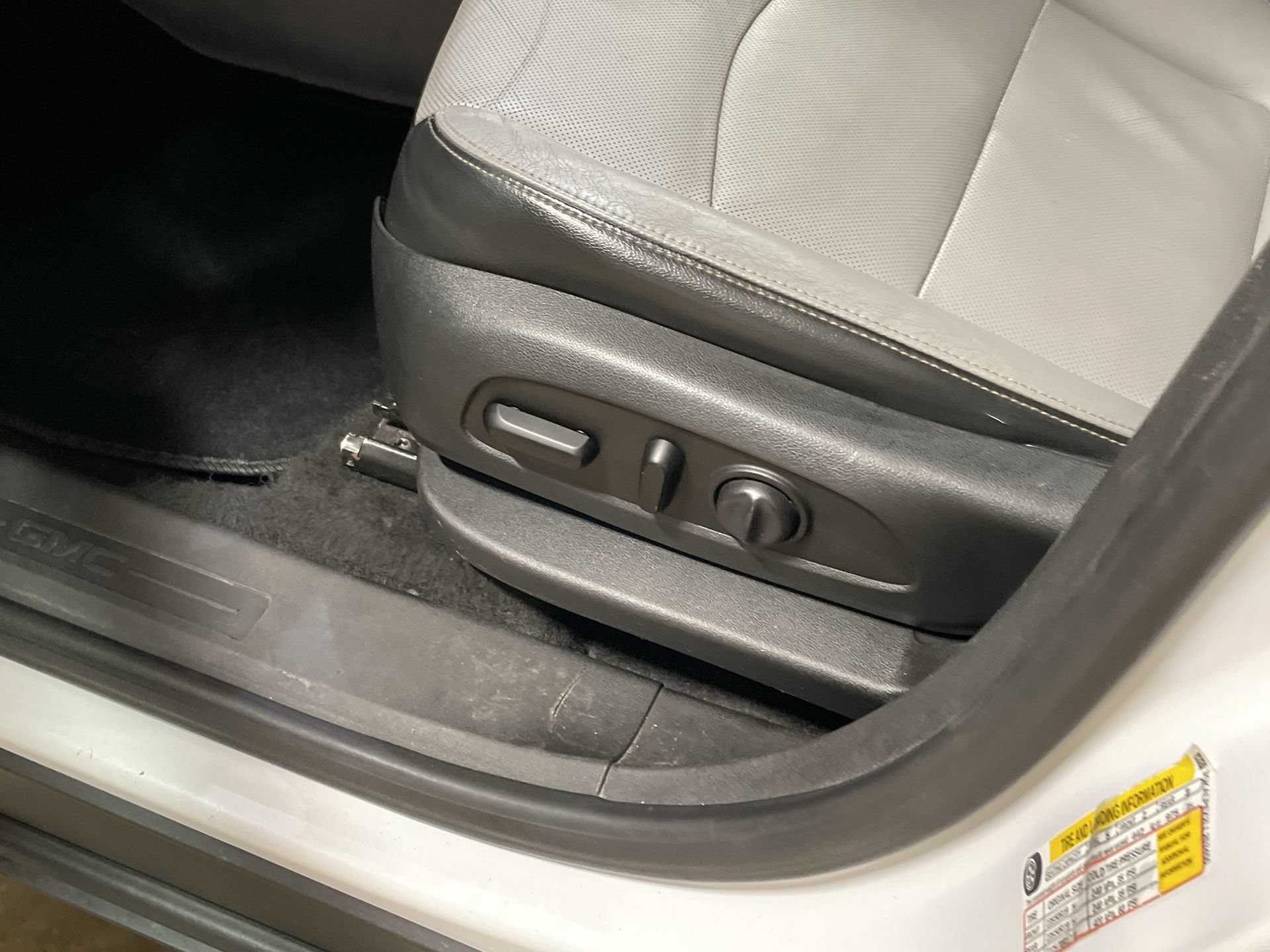 Used 2020 GMC Terrain SLT w/ Preferred Package FWD image 13