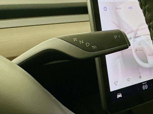 Used 2023 Tesla Model Y Long Range AWD/4WD image 23