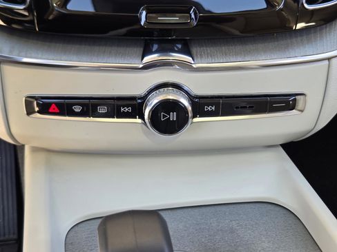 Used 2024 Volvo XC60 B5 Plus w/ Protection Package Premier image 26