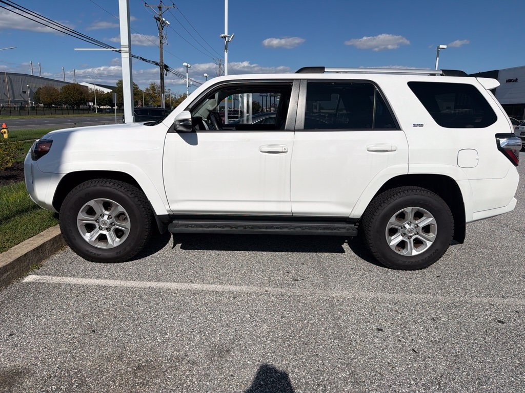 Used 2020 Toyota 4Runner SR5 Premium w/ Moonroof Package AWD/4WD image 3