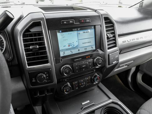 Used 2017 Ford F250 XLT w/ XLT Premium Package AWD/4WD image 25
