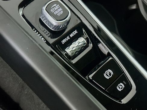 Used 2020 Volvo XC60 T5 Momentum image 26
