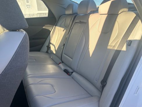 Used 2025 Hyundai Elantra Limited image 33