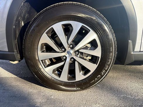 Used 2022 Subaru Outback Premium image 7