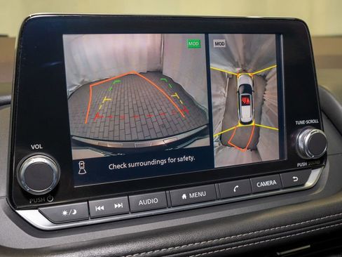 Used 2021 Nissan Rogue SV image 13