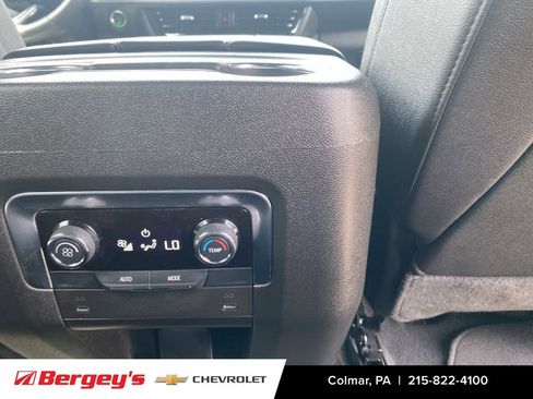 Used 2025 Chevrolet Suburban Z71 image 22