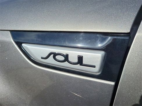 Used 2018 Kia Soul + image 7