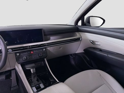 Used 2025 Hyundai Tucson SE FWD image 24