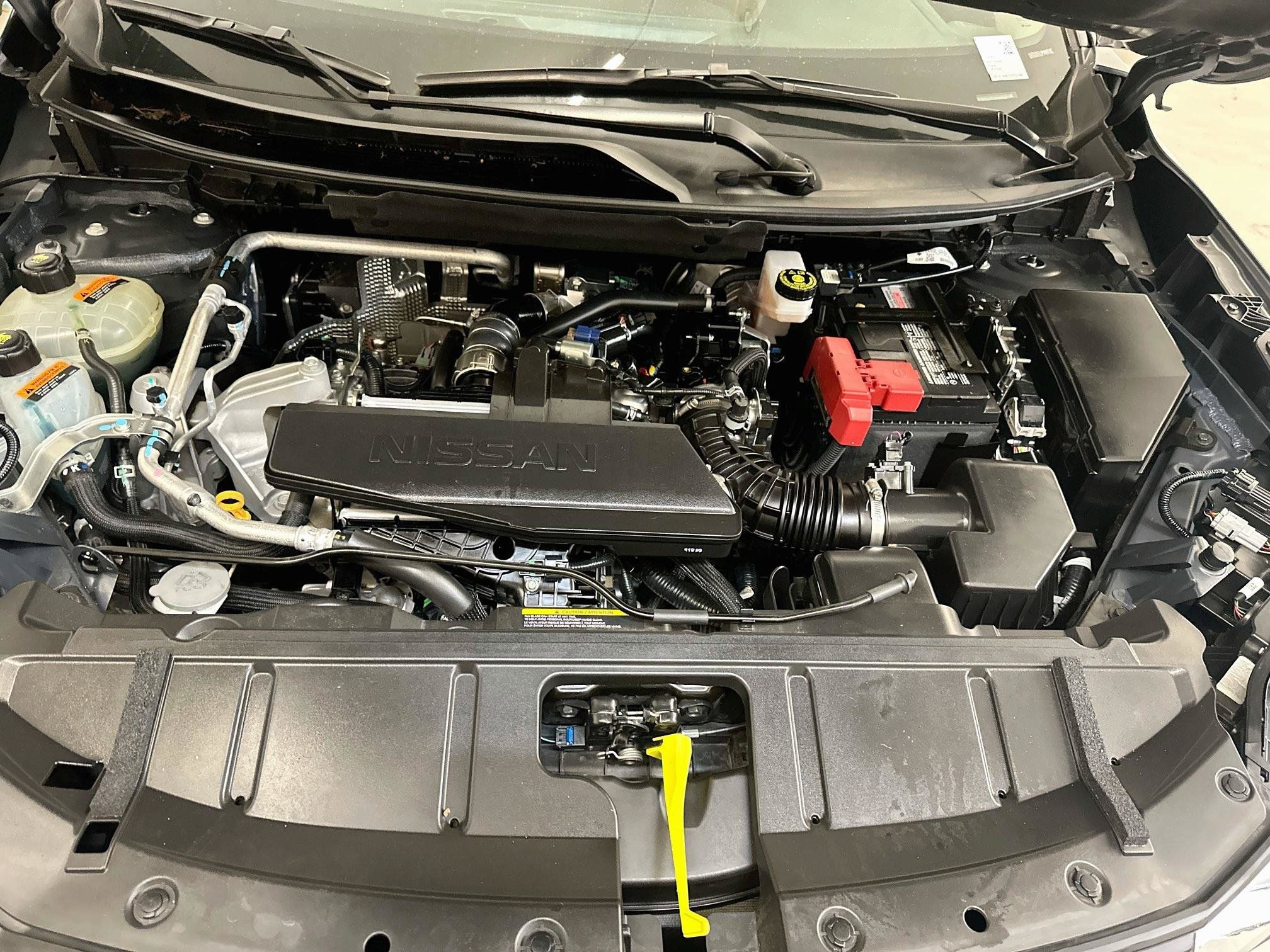 Used 2025 Nissan Rogue S AWD/4WD image 33
