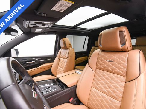 Used 2022 Cadillac Escalade ESV Premium Luxury image 54