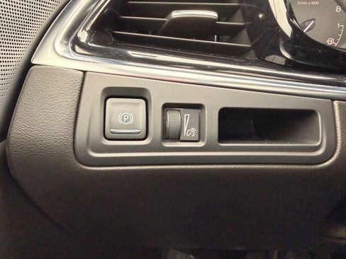 Used 2023 Cadillac XT6 Premium Luxury image 25