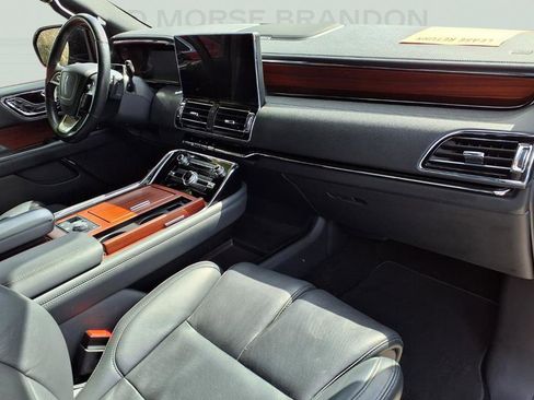Used 2023 Lincoln Navigator Reserve image 6