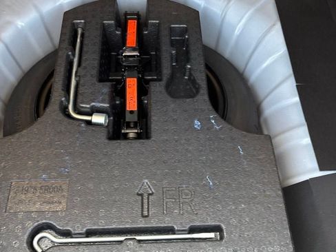 Used 2023 Nissan Kicks SR FWD image 31