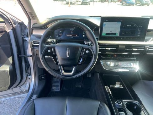 Used 2023 Lincoln Corsair AWD image 18