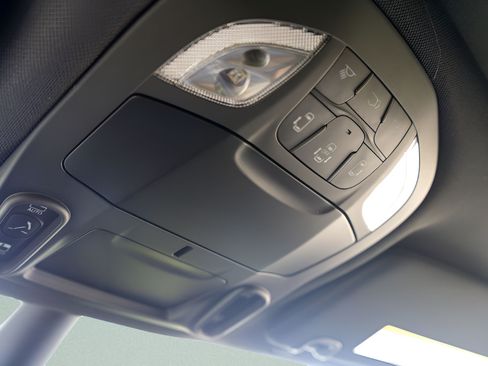 New 2026 Chrysler Pacifica Limited FWD image 17