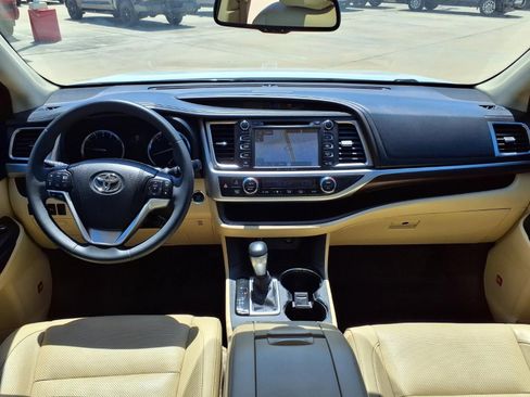 Used 2016 Toyota Highlander Limited FWD image 10