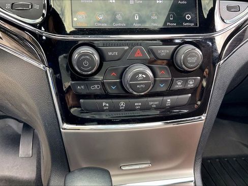 Used 2021 Jeep Grand Cherokee Overland AWD/4WD image 33