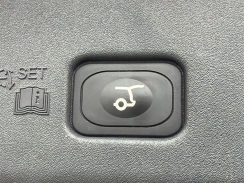 Used 2024 Lincoln Nautilus Reserve image 19