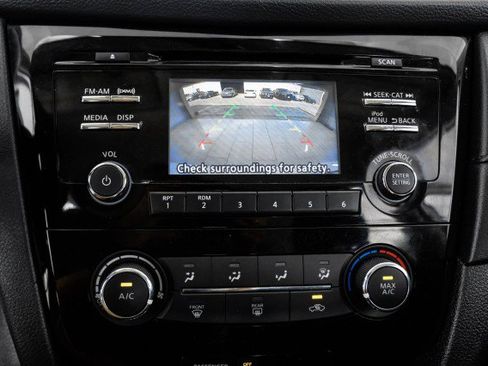 Used 2017 Nissan Rogue S FWD image 16