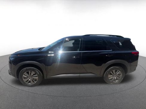 Used 2025 Nissan Pathfinder SV FWD image 12