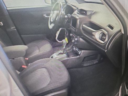 Used 2021 Jeep Renegade Latitude w/ Convenience Group AWD/4WD image 14