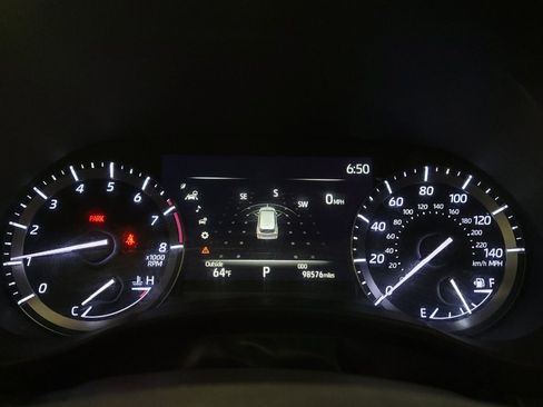 Used 2020 Toyota Highlander XLE FWD image 23