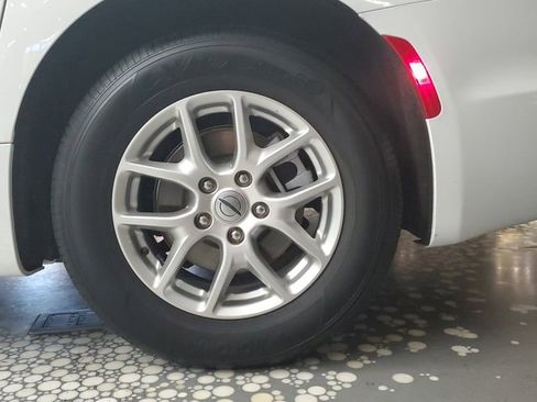 Used 2025 Chrysler Voyager LX image 6