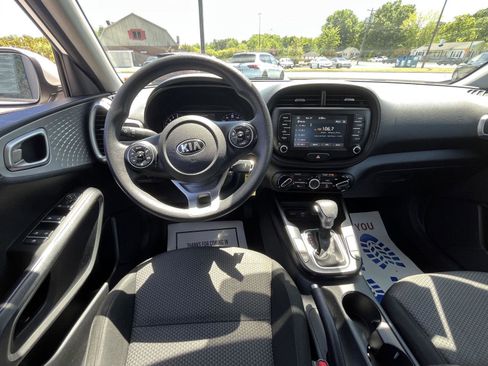 Used 2020 Kia Soul LX FWD image 4