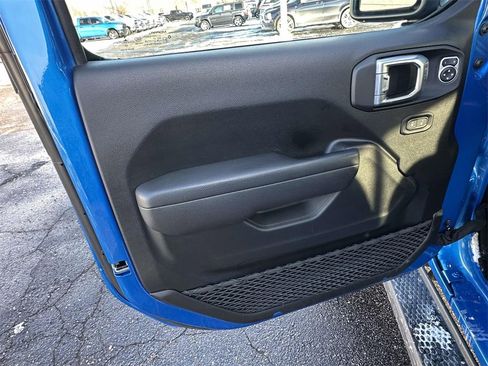 Used 2022 Jeep Wrangler Unlimited Sport image 19